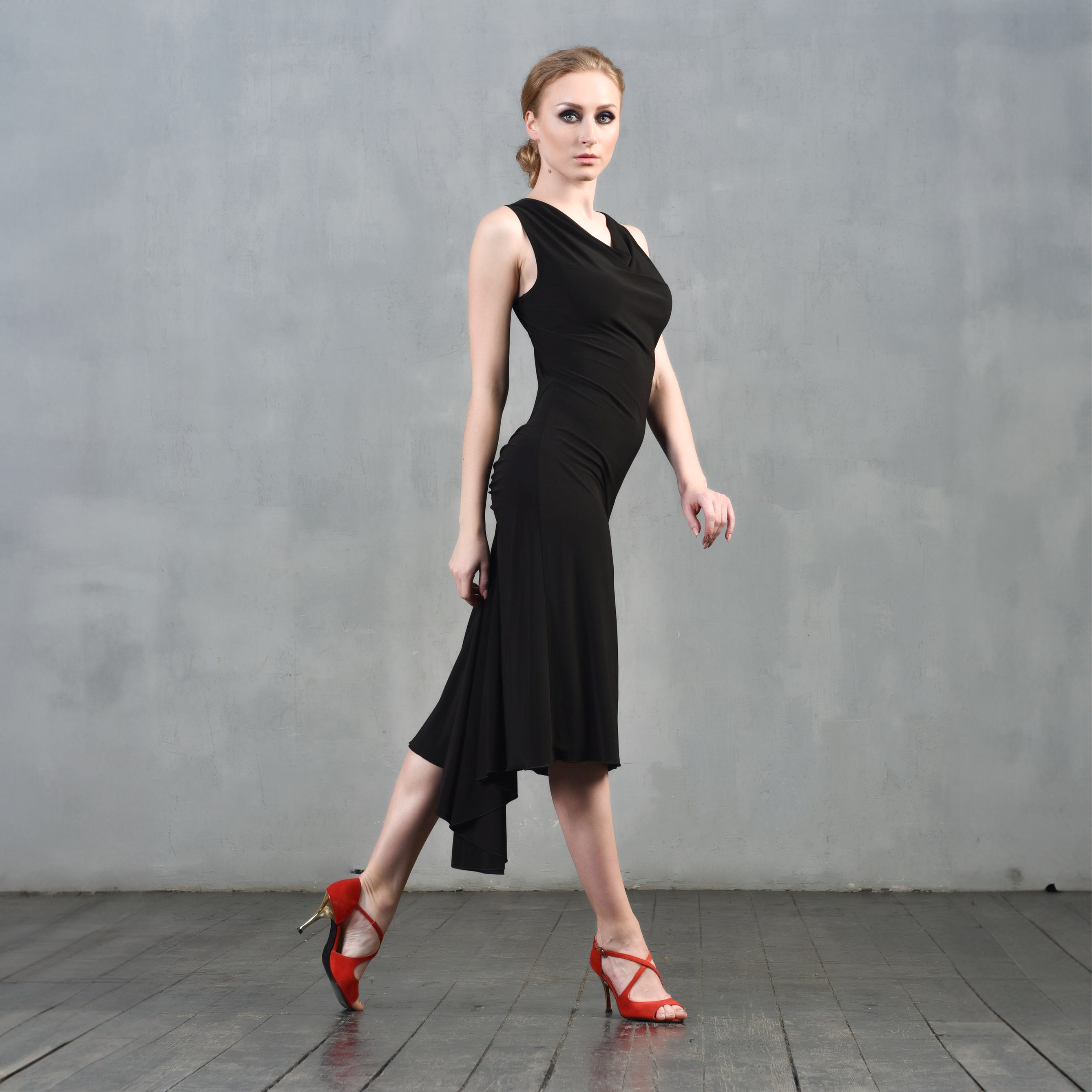 Dance Everywear Rita Sm8020 Black Aermelloses Tanzkleid Wasserfall Ausschnitt 02