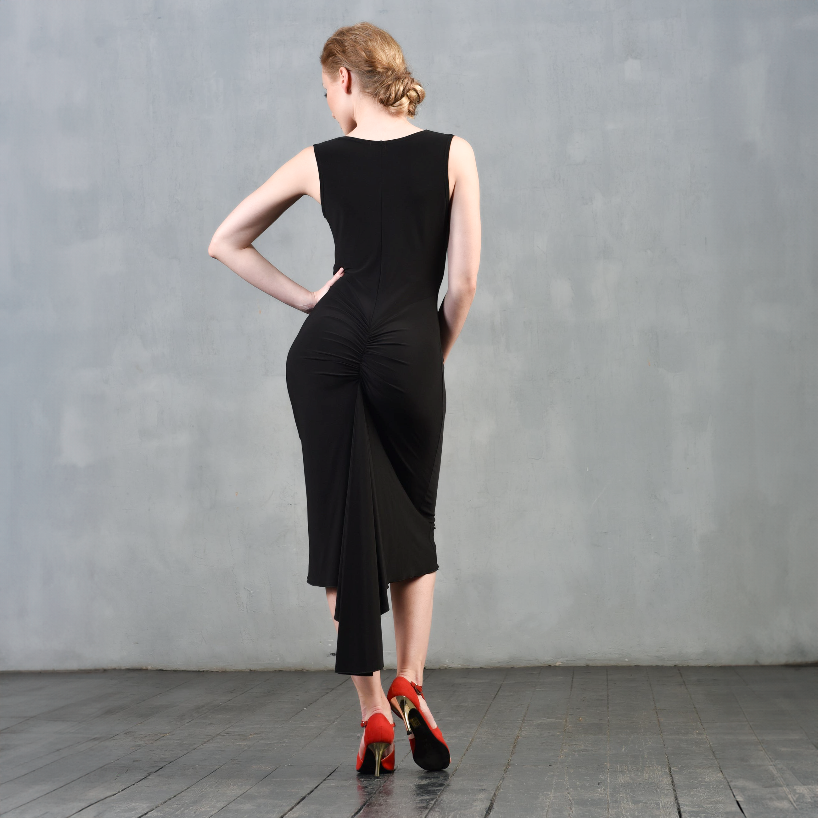 Dance Everywear Rita Sm8020 Black Aermelloses Tanzkleid Wasserfall Ausschnitt 08