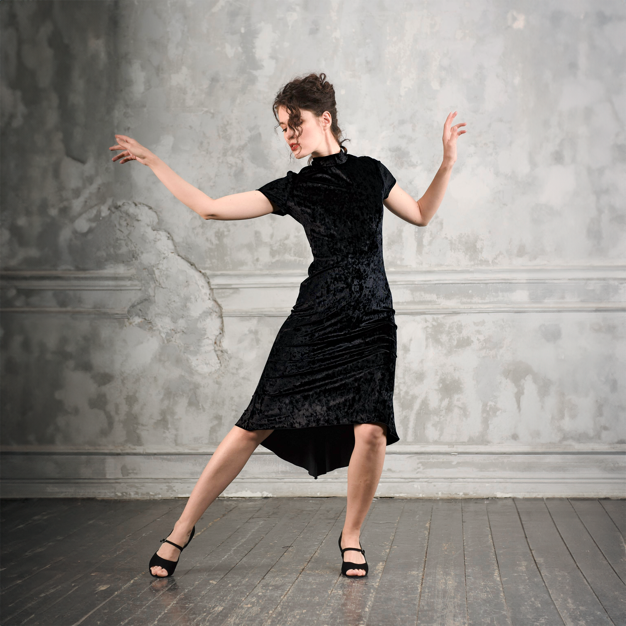 Dance Everywear Sofia Sm8024 037 Jet Black Schwarzes Hochgeschlossenes Samt Tanzkleid 02